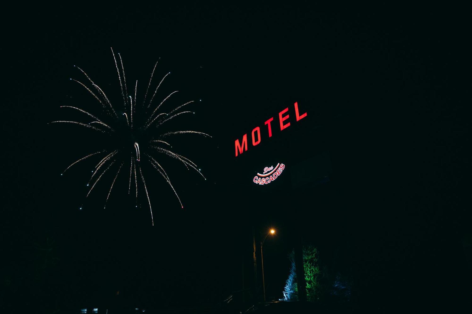 Motel Des Cascades บี-แซ็ง-ปอล ภายนอก รูปภาพ