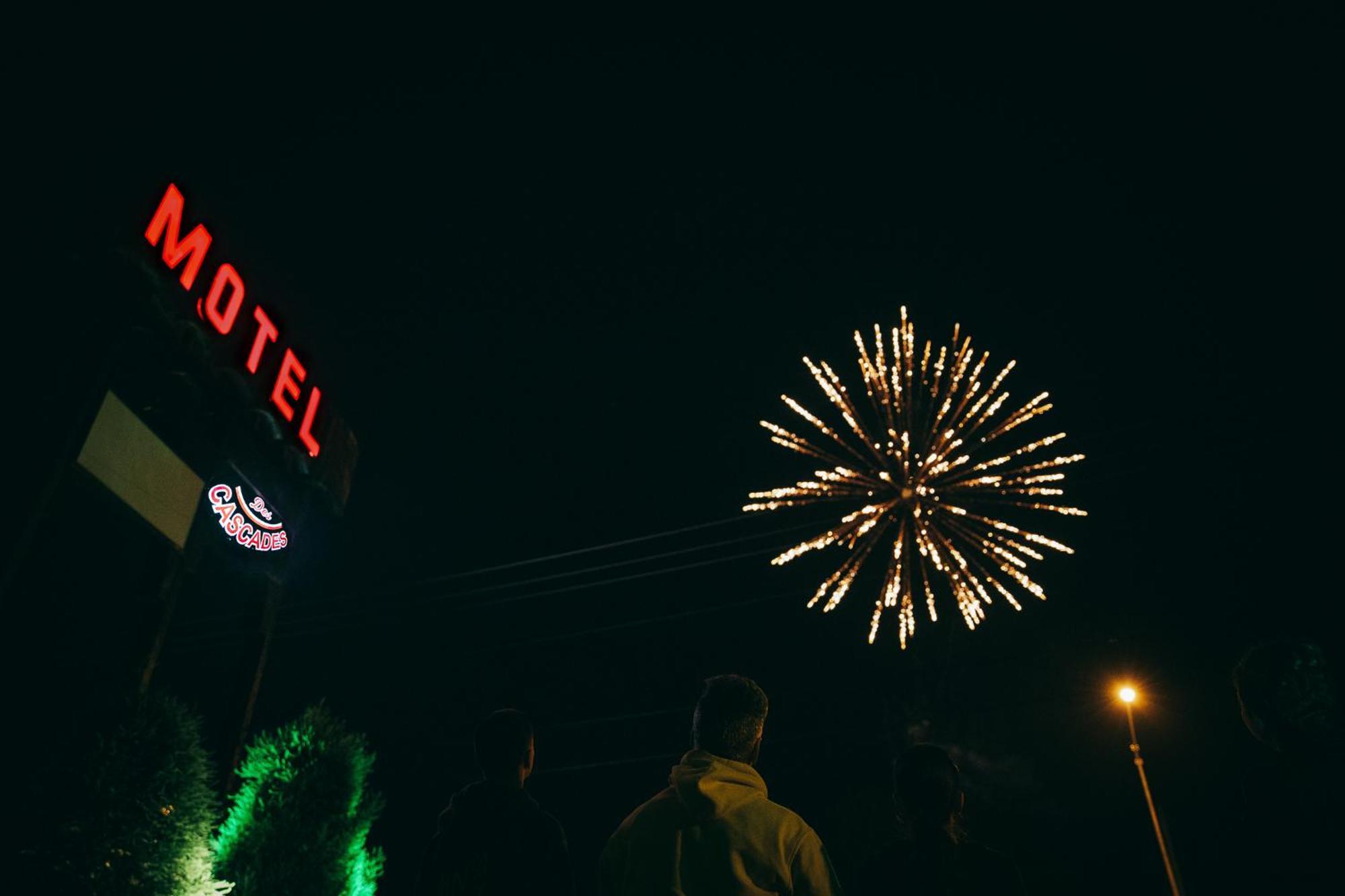 Motel Des Cascades บี-แซ็ง-ปอล ภายนอก รูปภาพ