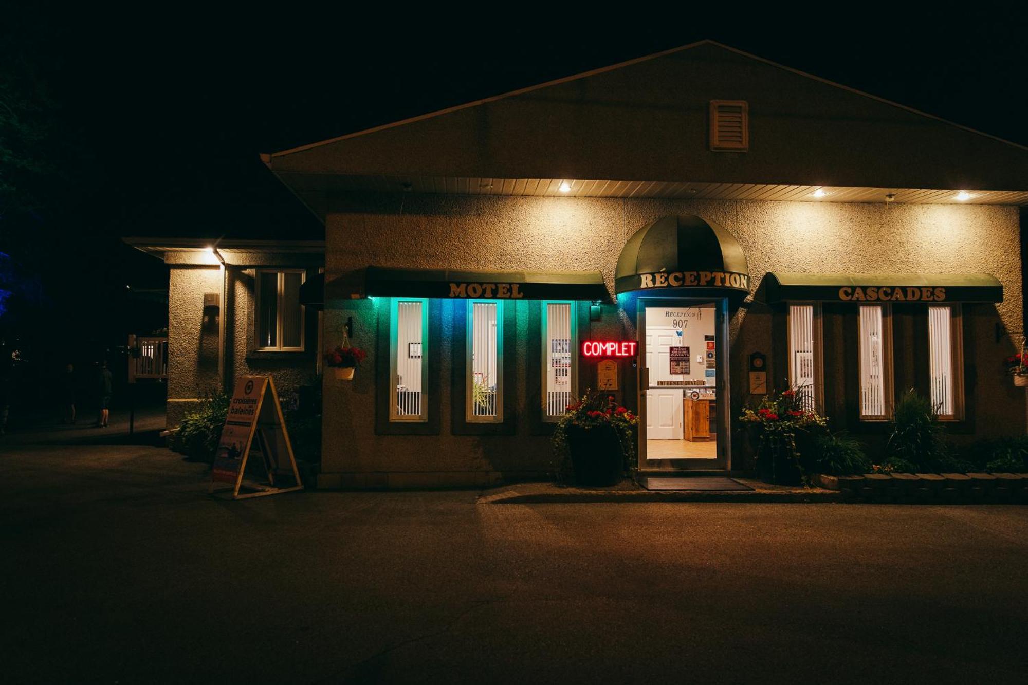 Motel Des Cascades บี-แซ็ง-ปอล ภายนอก รูปภาพ